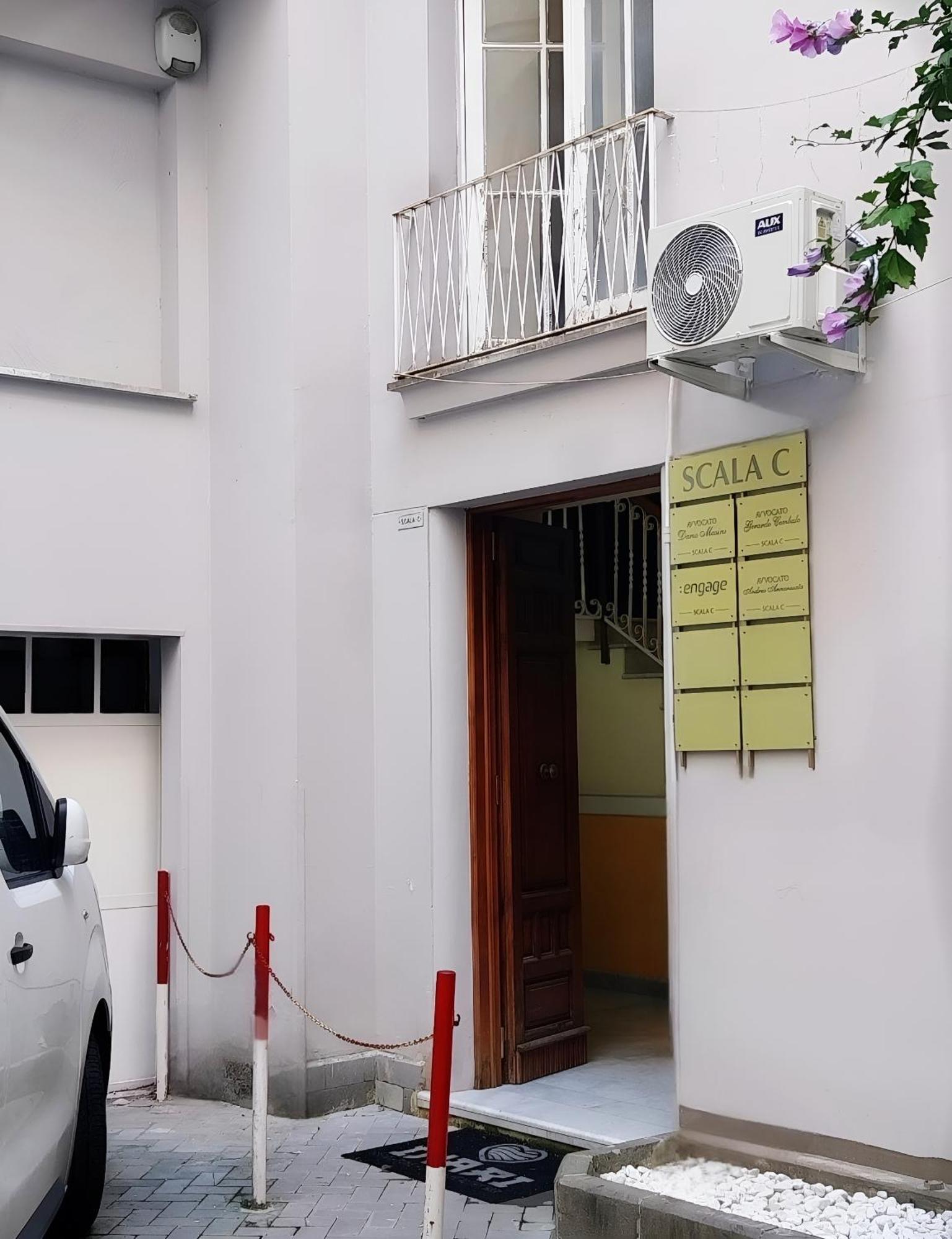 Casa Vacanza La Maison De Losyram Art Salerno Luaran gambar