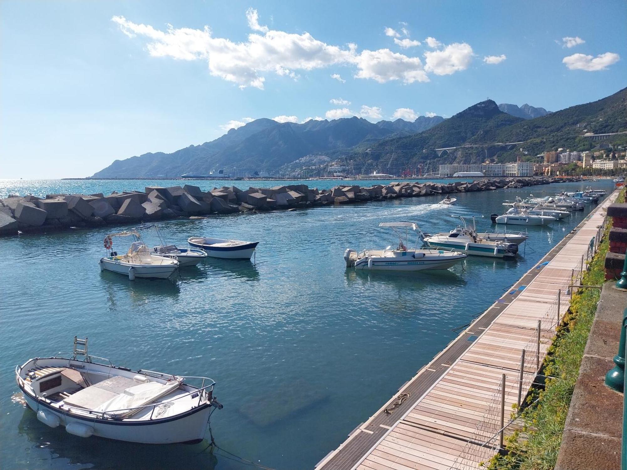 Casa Vacanza La Maison De Losyram Art Salerno Luaran gambar